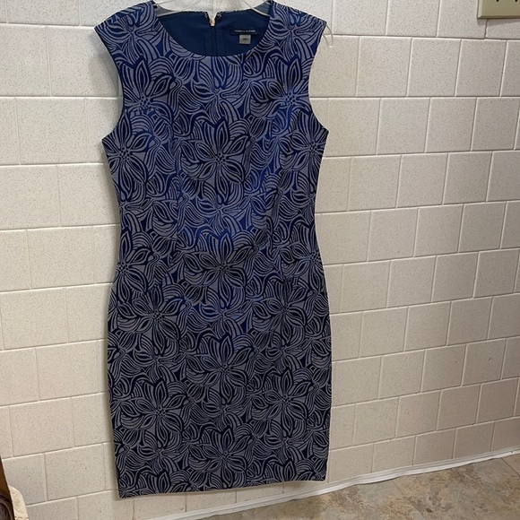 Tommy Hilfiger Blue Patterned Dress Sz 2/ straight fits sleeveless - Picture 3 of 9